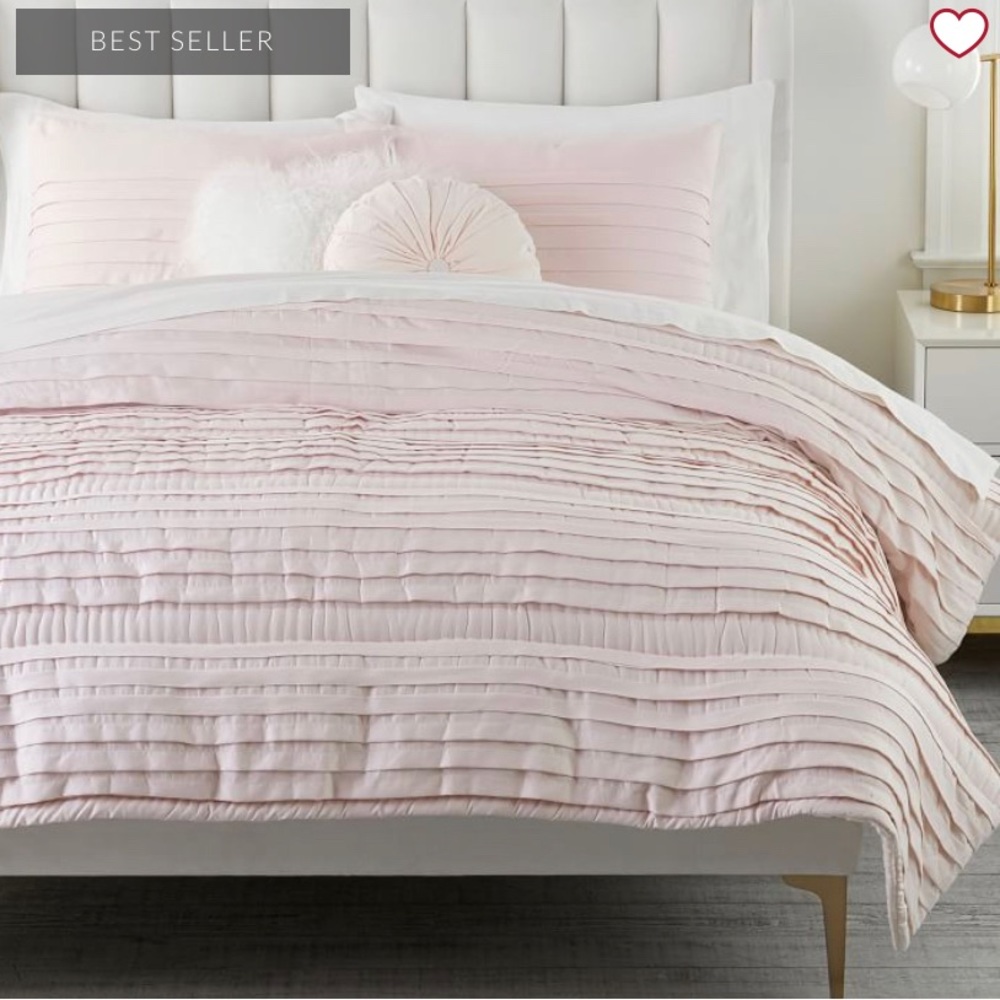 Pink Pretty Pleats Quilt, Queen